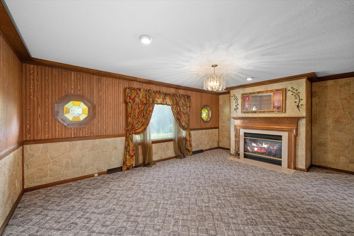 Image for Minimum Bid $135,000 Online Auction 8117 Angola Rd. Holland, OH 43528
