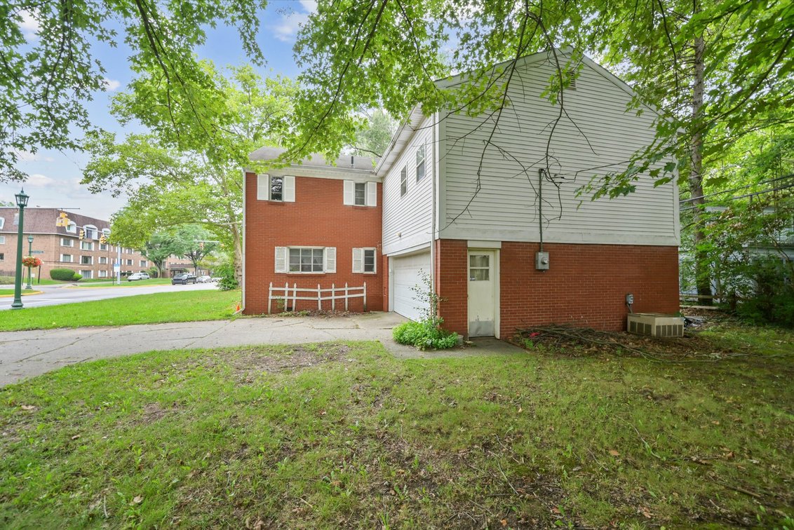 Image for Minimum Bid $150,000 Online Auction 2204 Talmadge Rd. Toledo, OH 43606