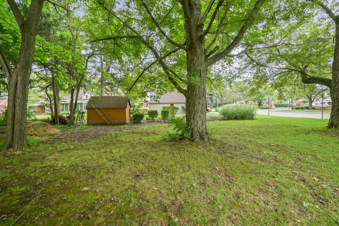Image for Minimum Bid $150,000 Online Auction 2204 Talmadge Rd. Toledo, OH 43606