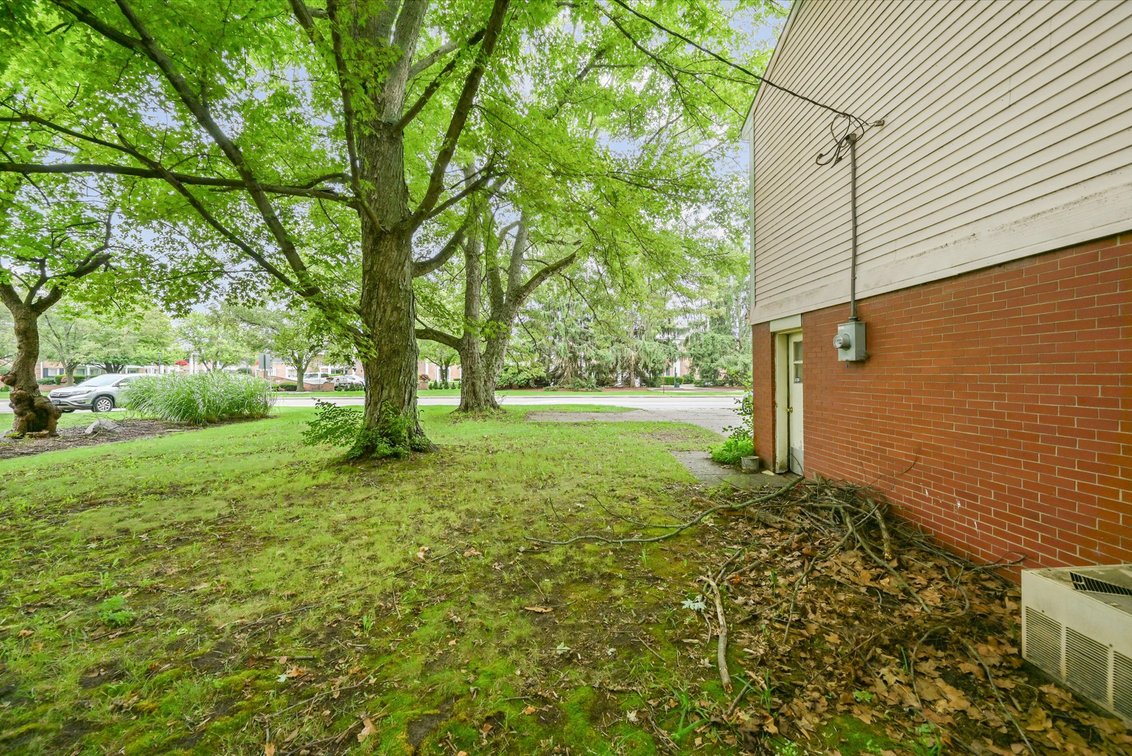 Image for Minimum Bid $150,000 Online Auction 2204 Talmadge Rd. Toledo, OH 43606