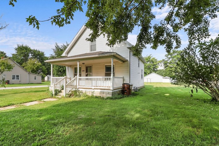 Image for Minimum Bid $75,000 Online Auction 315 Third St. Clay Center, OH 43408