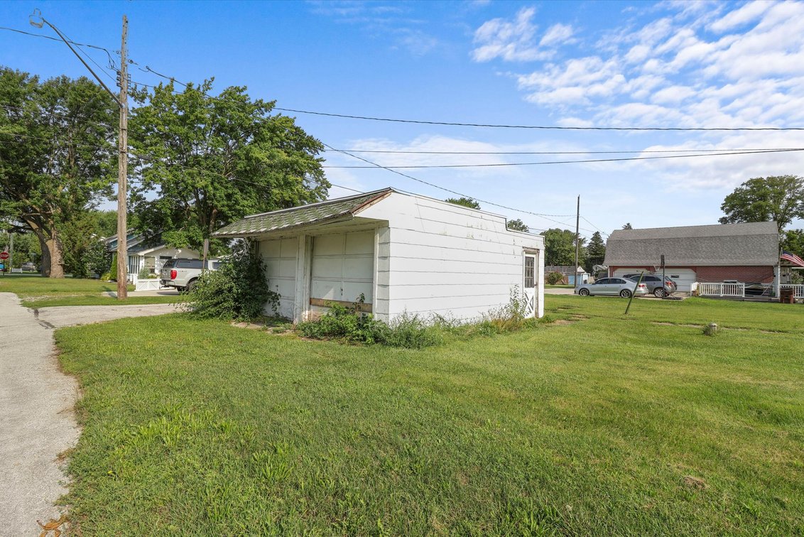 Image for Minimum Bid $75,000 Online Auction 315 Third St. Clay Center, OH 43408