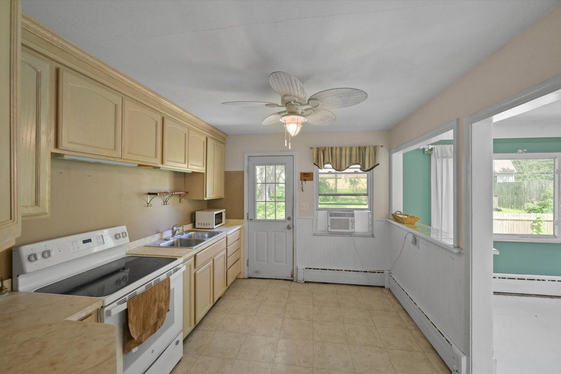 Image for Minimum Bid $99,900 Online Auction 4130 Dorchester Dr. Toledo, OH 43607