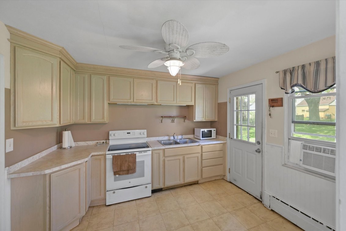 Image for Minimum Bid $99,900 Online Auction 4130 Dorchester Dr. Toledo, OH 43607