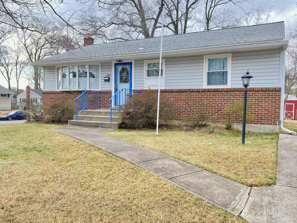 Image for 3 BR/1 BA Home w/Basement on .33 +/- Acre Lot in The Heart of Vienna, VA--SELLING to the HIGHEST BIDDER!!