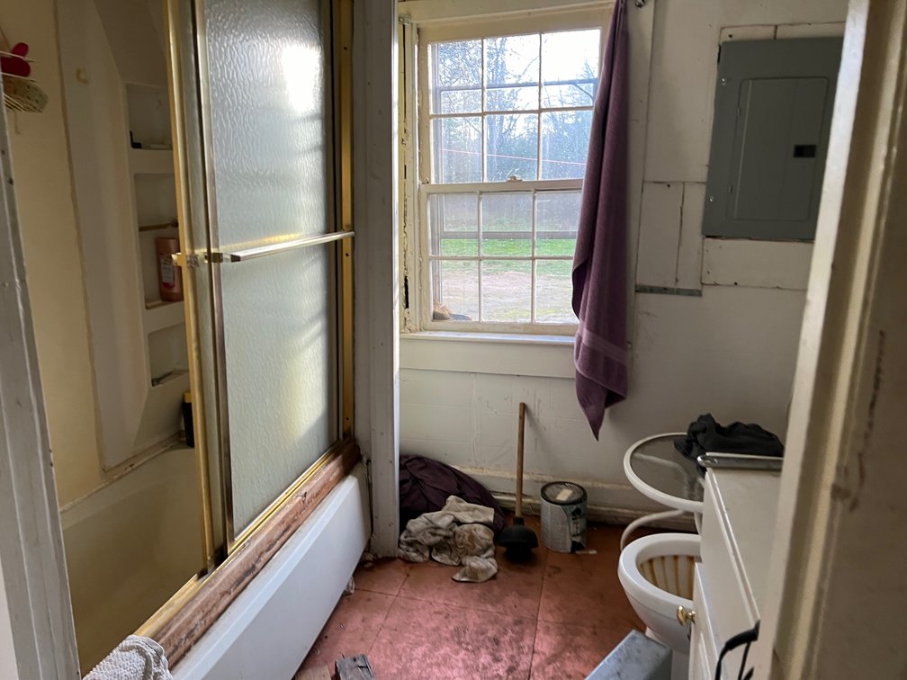 Image for 2 BR/1 BA Fixer Upper on 2.9 +/- Acres in Louisa County, VA--SELLING to the HIGHEST BIDDER via ONLNE ONLY BIDDING!!