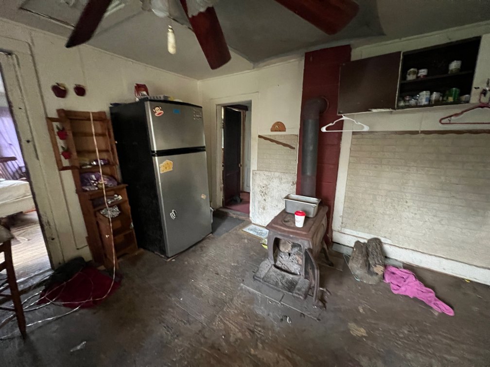 Image for 2 BR/1 BA Fixer Upper on 2.9 +/- Acres in Louisa County, VA--SELLING to the HIGHEST BIDDER via ONLNE ONLY BIDDING!!