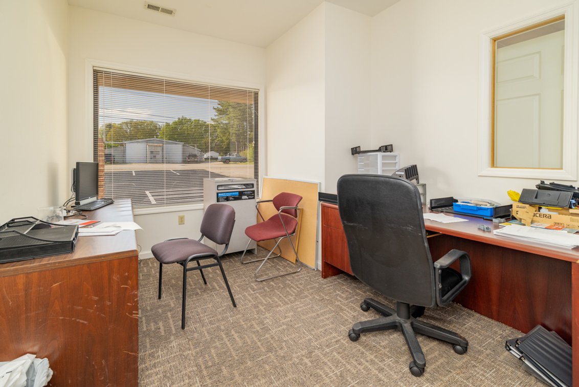Image for Well Maintained Fully Leased Commercial Multi-Tenant Office Building in South Hill, VA--ONLINE ONLY BIDDING!!