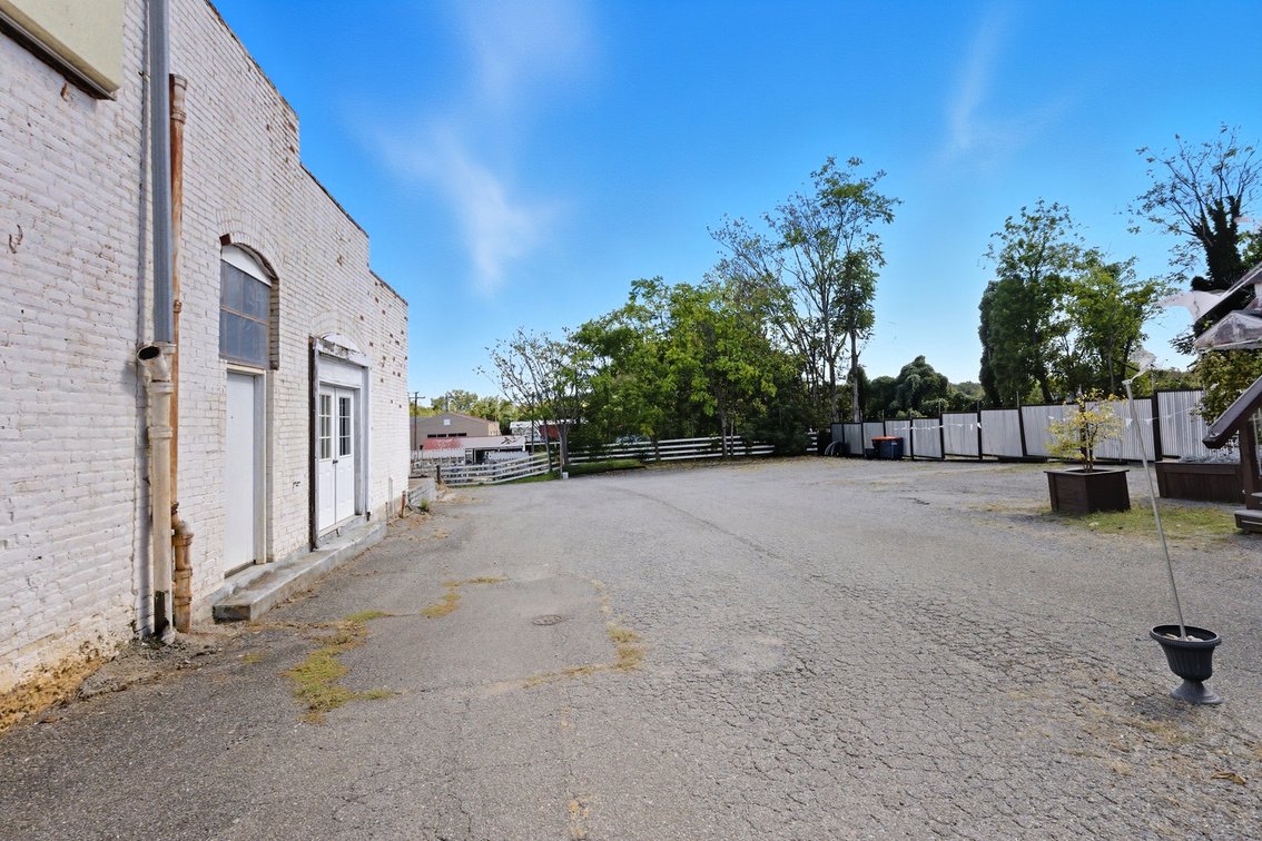 Image for HIGH BID HAS BEEN SUBMITTED FOR BANK APPROVAL: Large Commercial 2 Story Building in Downtown Historic Appomattox, VA--ONLINE ONLY BIDDING