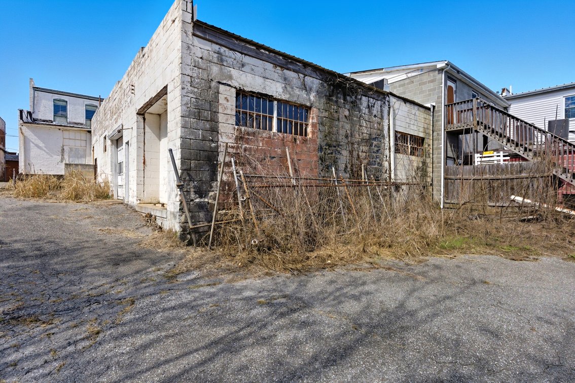 Image for HIGH BID HAS BEEN SUBMITTED FOR BANK APPROVAL: Large Commercial 2 Story Building in Downtown Historic Appomattox, VA--ONLINE ONLY BIDDING