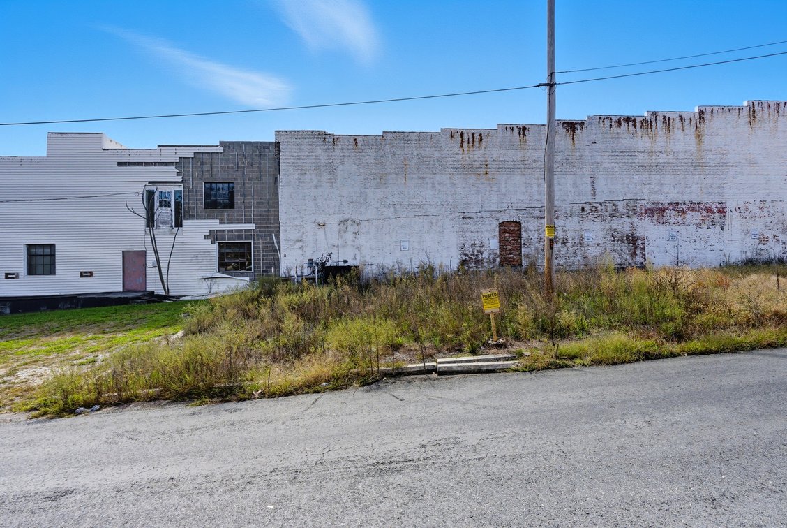 Image for HIGH BID HAS BEEN SUBMITTED FOR BANK APPROVAL: Large Commercial 2 Story Building in Downtown Historic Appomattox, VA--ONLINE ONLY BIDDING