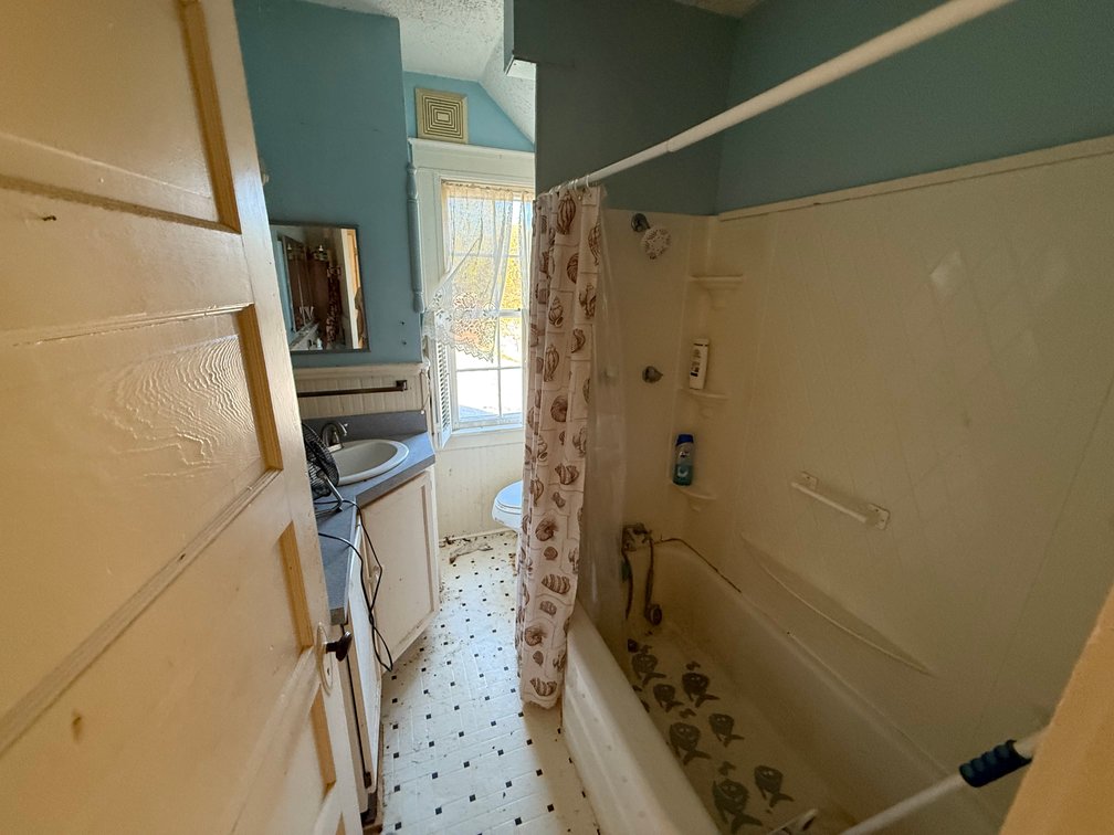 Image for 5 BR/2 BA Home on 1 +/- Acre Lot in The Town of Gordonsville, VA--ONLINE ONLY BIDDING!!
