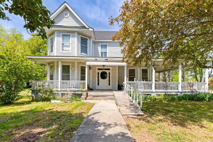 Image for 6 BR/2.5 BA Victorian Style Home on .44 +/- Acre Lot in the Town of Victoria, VA--SELLING to the HIGHEST BIDDER via ONLINE ONLY BIDDING!!
