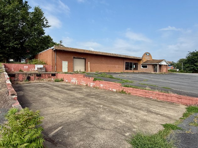Image for 18,000+ sf. Commercial Building w/Open Floor Plan, Asphalt Parking Lot & Loading Dock on 1.9 +/- Acres in Downtown Madison, VA--ONLINE ONLY BIDDING!!