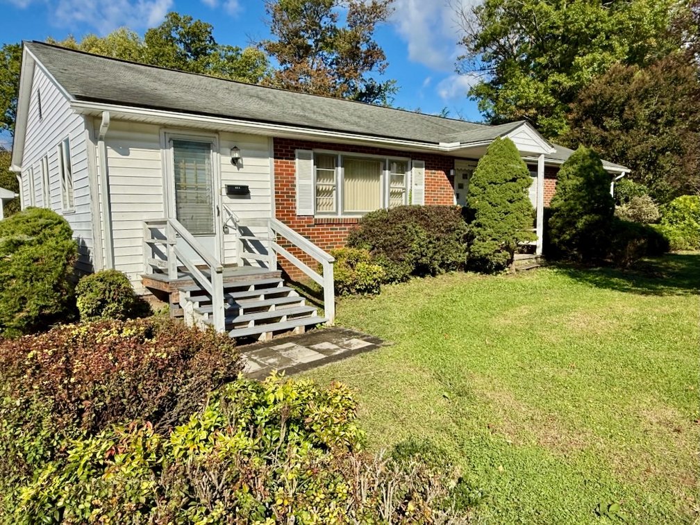 Image for 3 BR/1.5 BA Home w/Basement & Garage/Shop in the Desirable Country Club Hills Neighborhood of Purcellville, VA (Loudoun County)