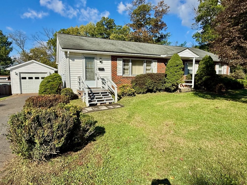 Image for 3 BR/1.5 BA Home w/Basement & Garage/Shop in the Desirable Country Club Hills Neighborhood of Purcellville, VA (Loudoun County)