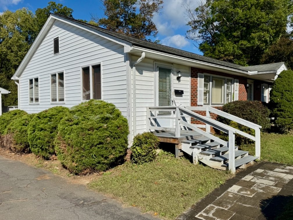 Image for 3 BR/1.5 BA Home w/Basement & Garage/Shop in the Desirable Country Club Hills Neighborhood of Purcellville, VA (Loudoun County)