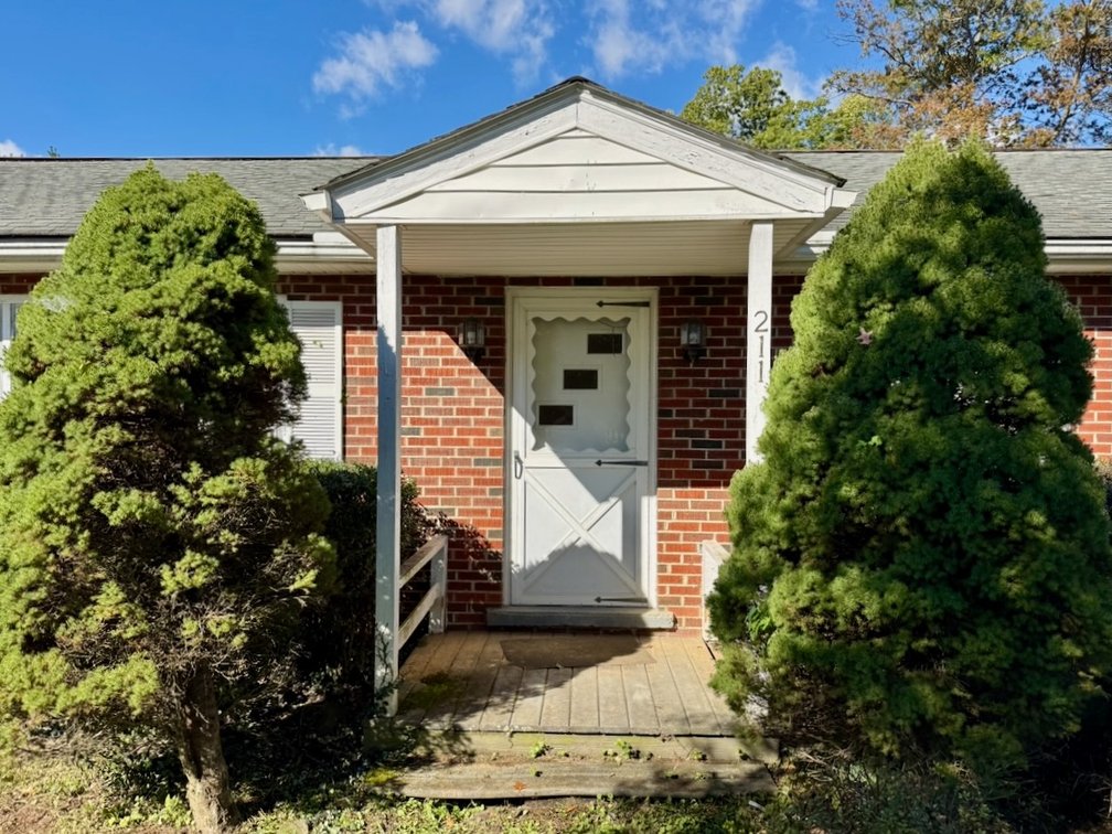 Image for 3 BR/1.5 BA Home w/Basement & Garage/Shop in the Desirable Country Club Hills Neighborhood of Purcellville, VA (Loudoun County)