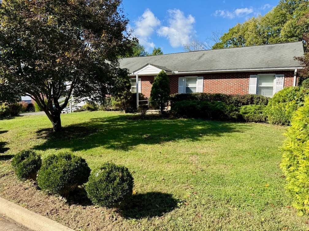 Image for 3 BR/1.5 BA Home w/Basement & Garage/Shop in the Desirable Country Club Hills Neighborhood of Purcellville, VA (Loudoun County)