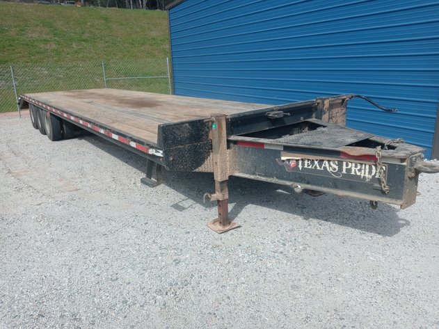 Image for LaGrange, GA: 2018 TEXAS PRIDE 30’ Pintle Hitch Tri-Axle Equipment Trailer