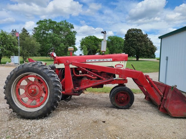 Image for FARMALL 460 TRACTOR & ANTIQUE MACHINERY TIMED ONLINE ONLY AUCTION!