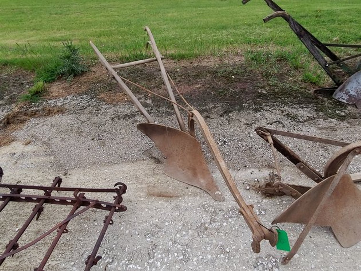 Image for FARMALL 460 TRACTOR & ANTIQUE MACHINERY TIMED ONLINE ONLY AUCTION!