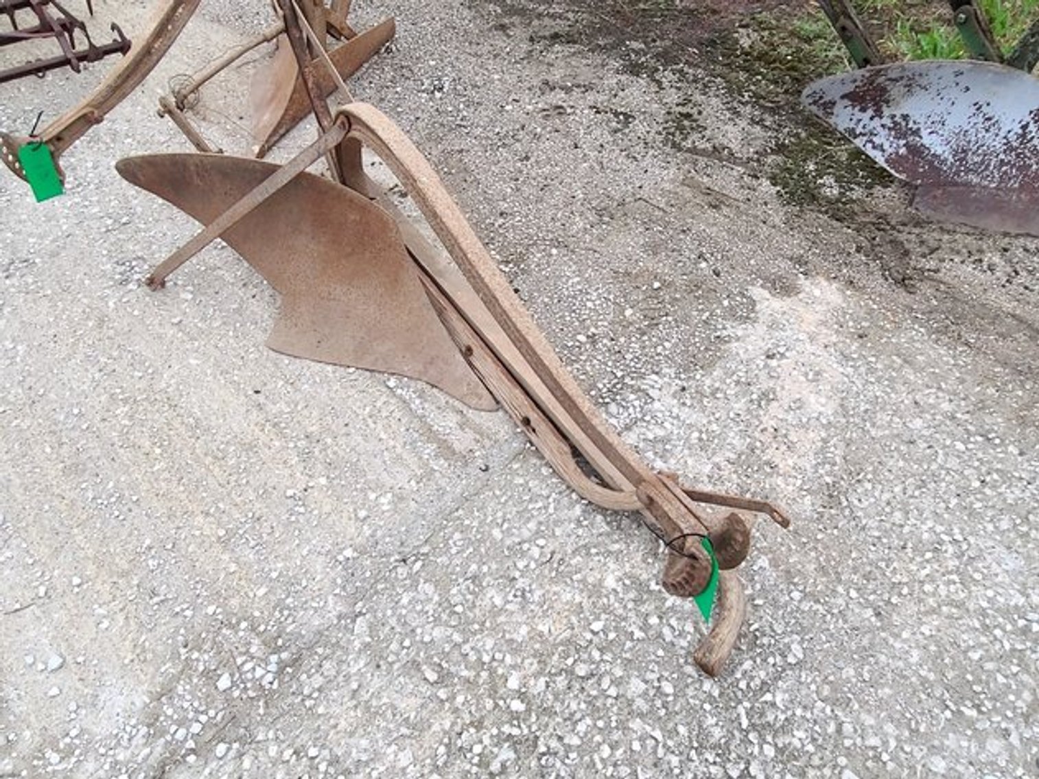 Image for FARMALL 460 TRACTOR & ANTIQUE MACHINERY TIMED ONLINE ONLY AUCTION!