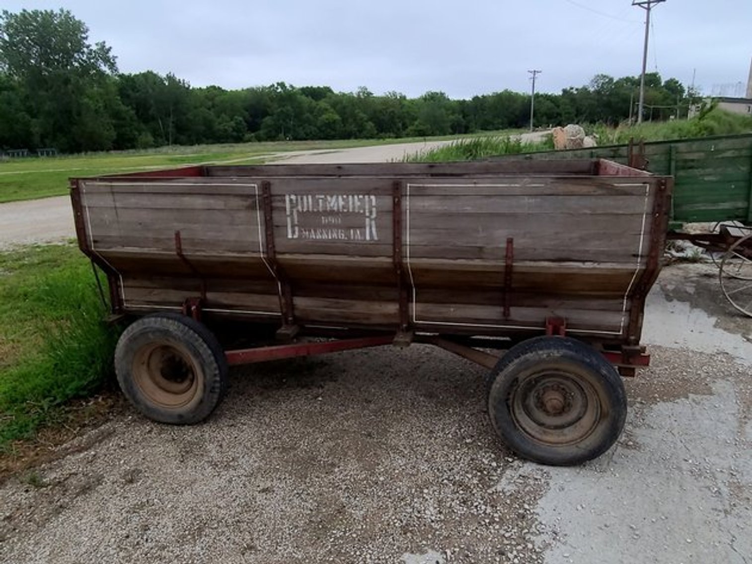 Image for FARMALL 460 TRACTOR & ANTIQUE MACHINERY TIMED ONLINE ONLY AUCTION!