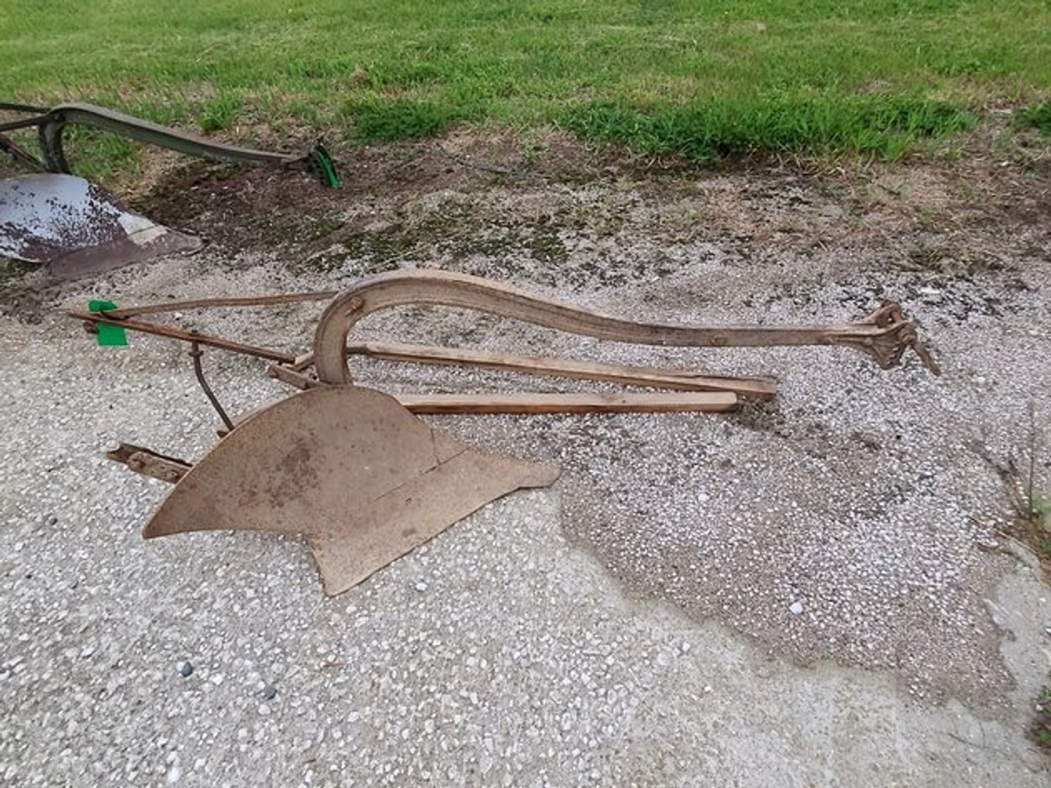 Image for FARMALL 460 TRACTOR & ANTIQUE MACHINERY TIMED ONLINE ONLY AUCTION!