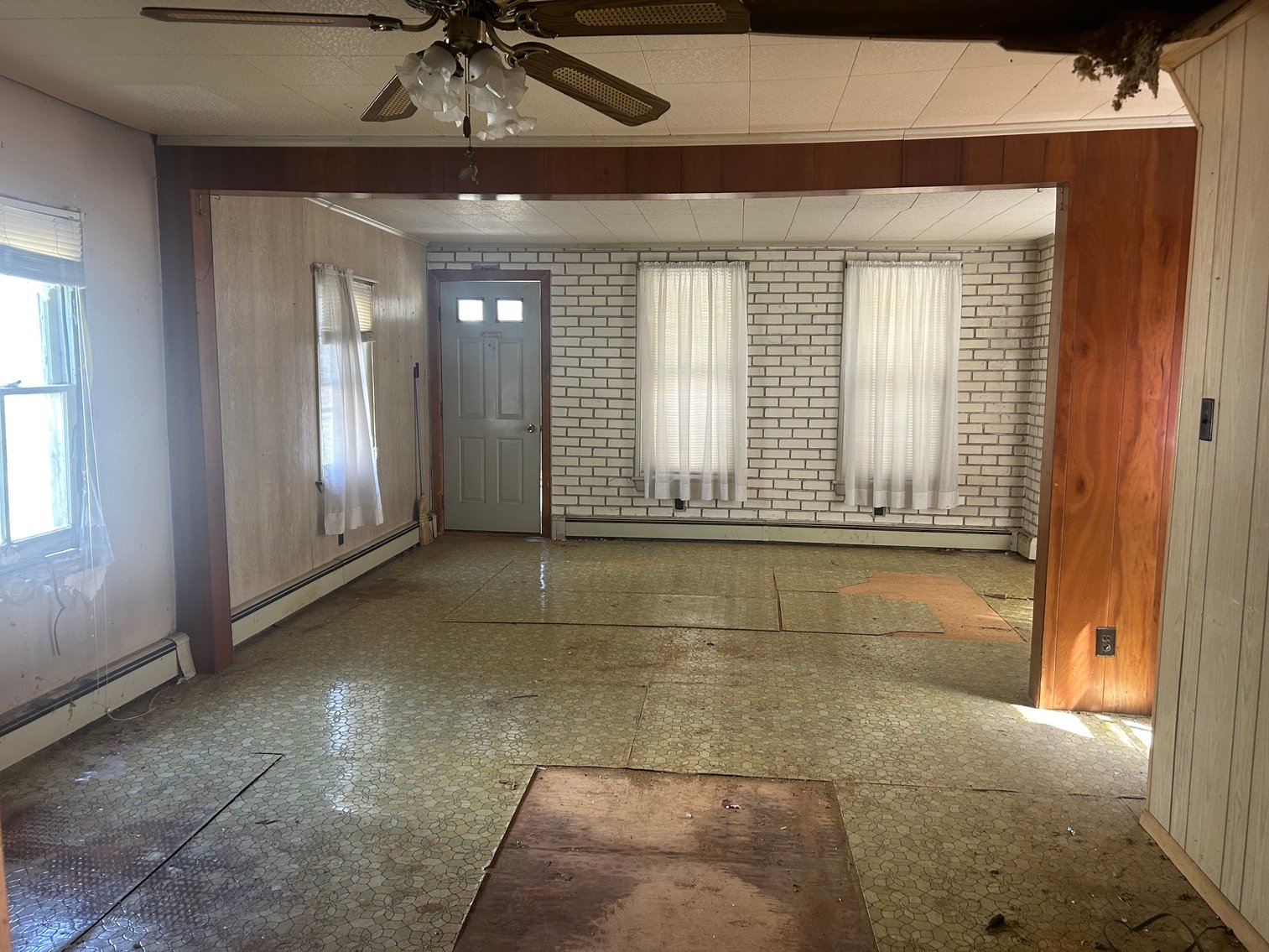 Image for Seller Ordered Online Auction - 1,278 +/- SF Two-Story Dwelling on 32' x 180' Lot