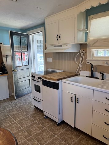 Image for Adorable 2 BR 1 Bath 624 +/- SF Bungalow on 0.7 +/- Acre in Pilesgrove Twp.