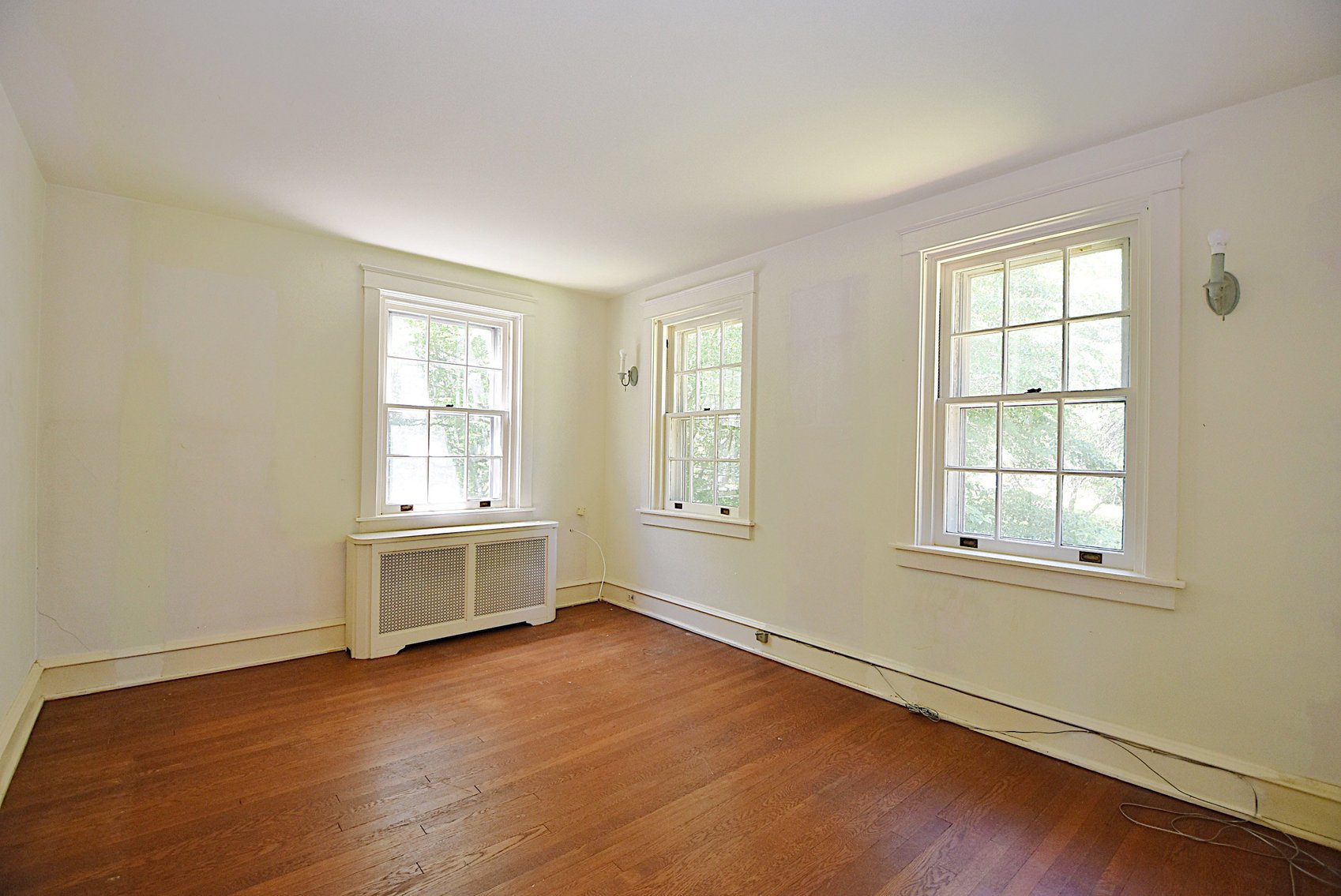 Image for Sold! Real Estate For Auction | 19 Farm Road, Wayne, PA 19087 | July 17, 2025 at 4:00 PM