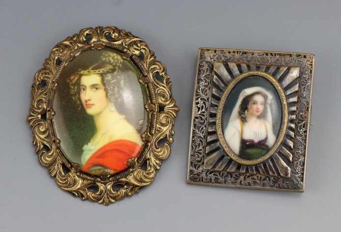 Image for Vintage Accessories | October 8, 2025 at 8:00 PM