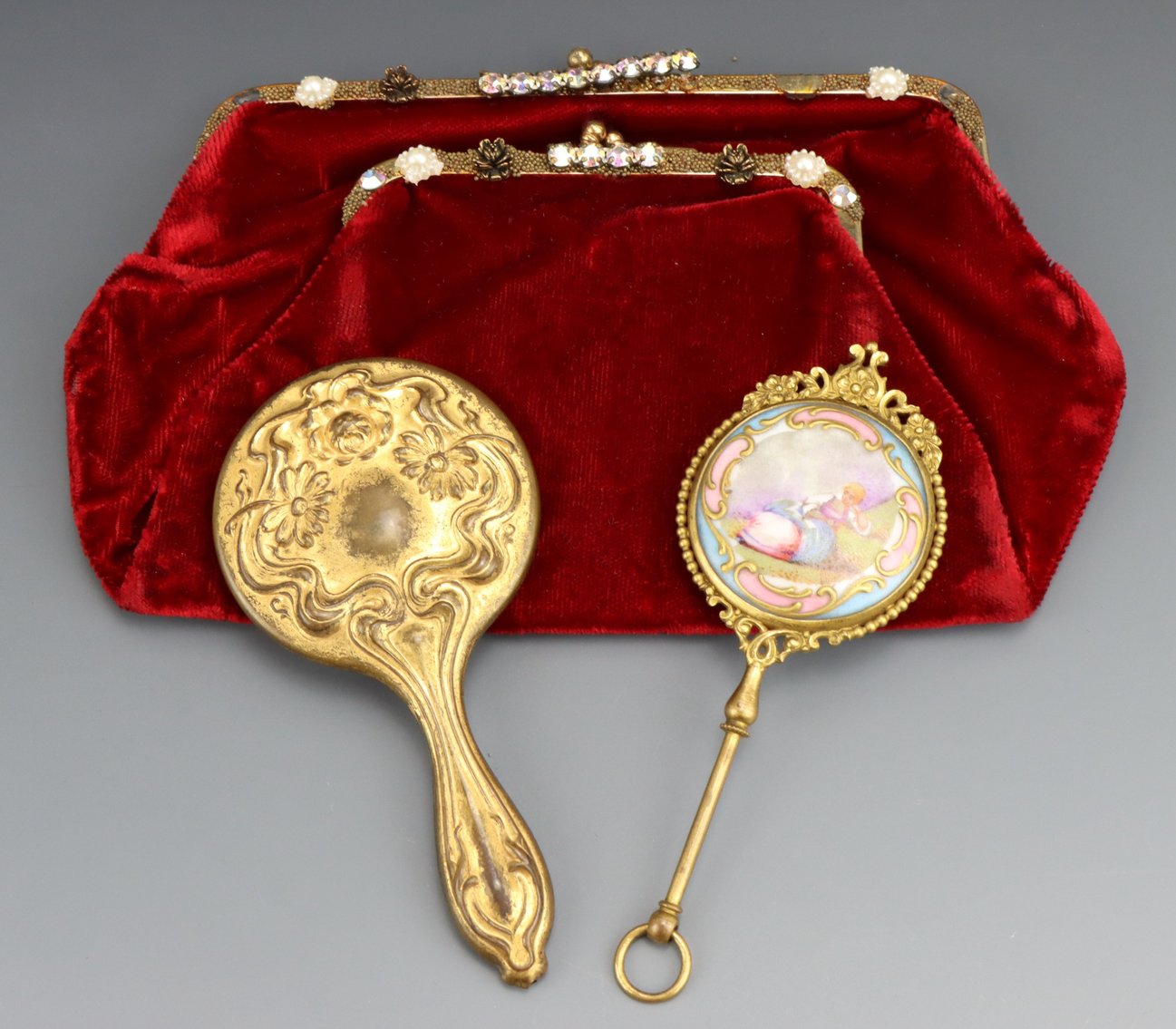 Image for Vintage Accessories | October 8, 2025 at 8:00 PM