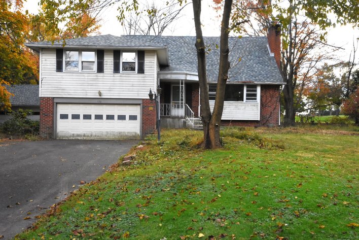 Image for Sold! Real Estate For Auction | 422 Wyndon Rd, Ambler, PA 19002 | November 20, 2025 at 4:00 PM