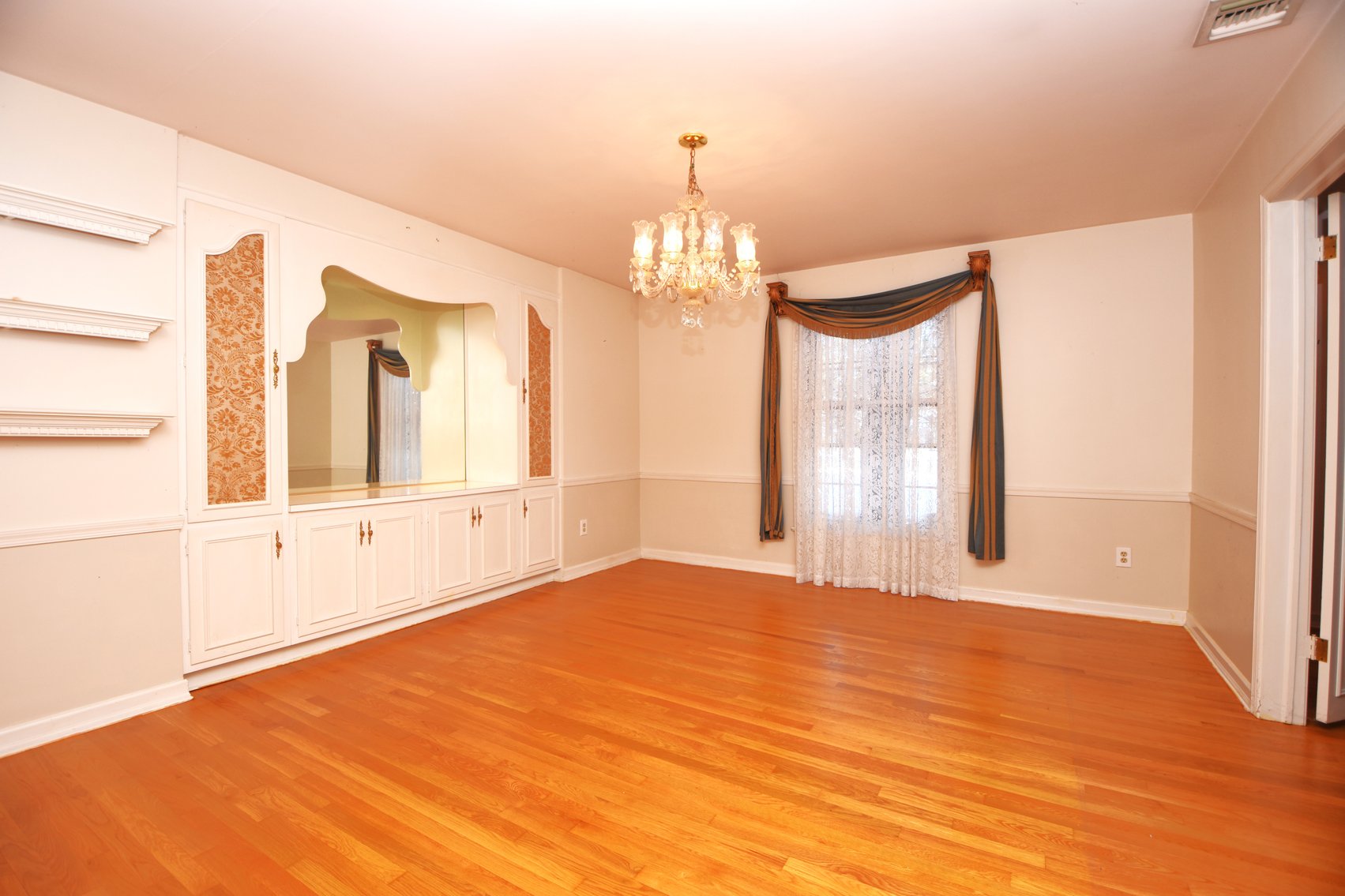 Image for Sold! Real Estate For Auction | 1850 Briarcliff Terrace, Allentown, PA 18103 | March 26, 2026 at 4:00 PM