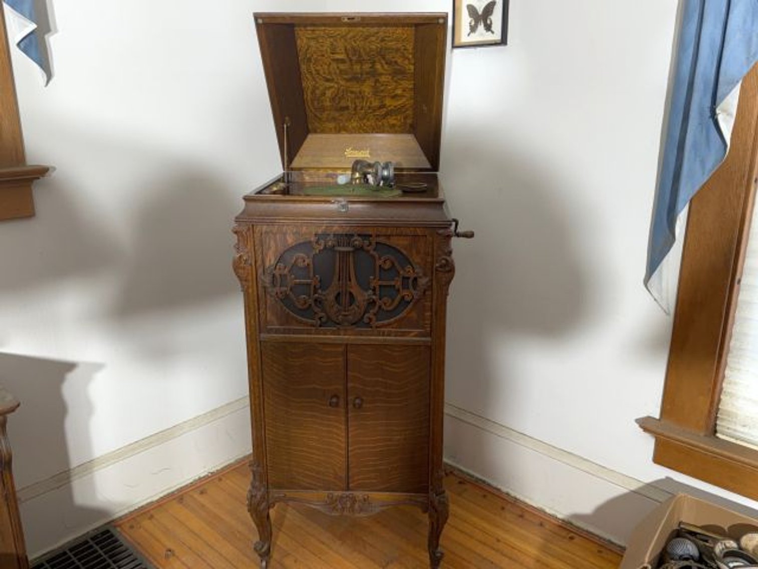 Image for MT VERNON-ANTIQUES-SLAG GLASS LAMPS-WOODWORKING