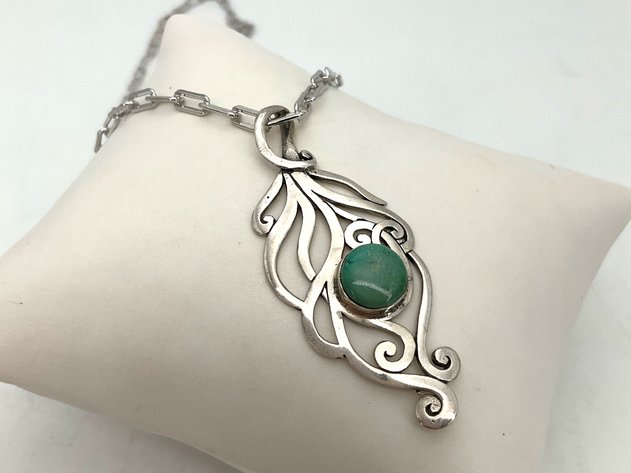 Image for The Glitz & Glitter Gallery: Buy It Now