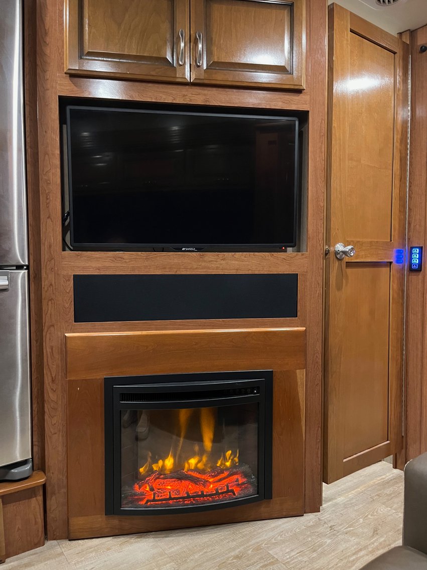 2019 Fleetwood Bounder Model 36F (39 ft long) Motorhome