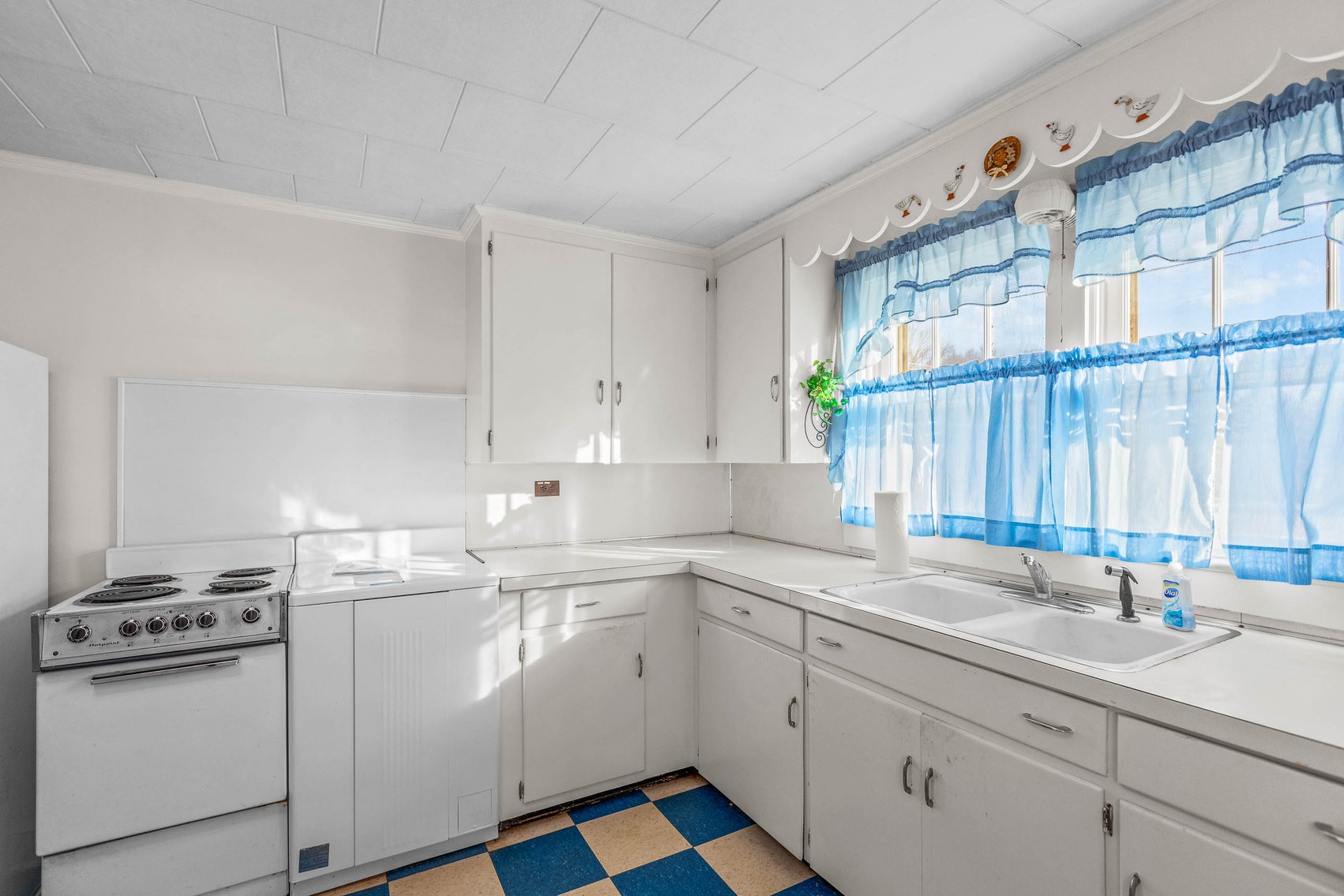 SELLING ABSOLUTE Highway 64 Opportunity - Mocksville, NC