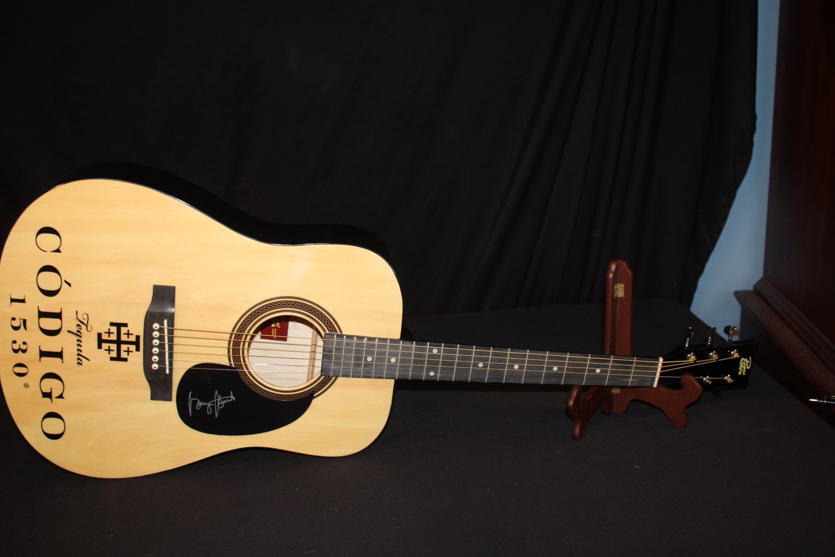 George Strait Código 1530 Tequila Signed Guitar