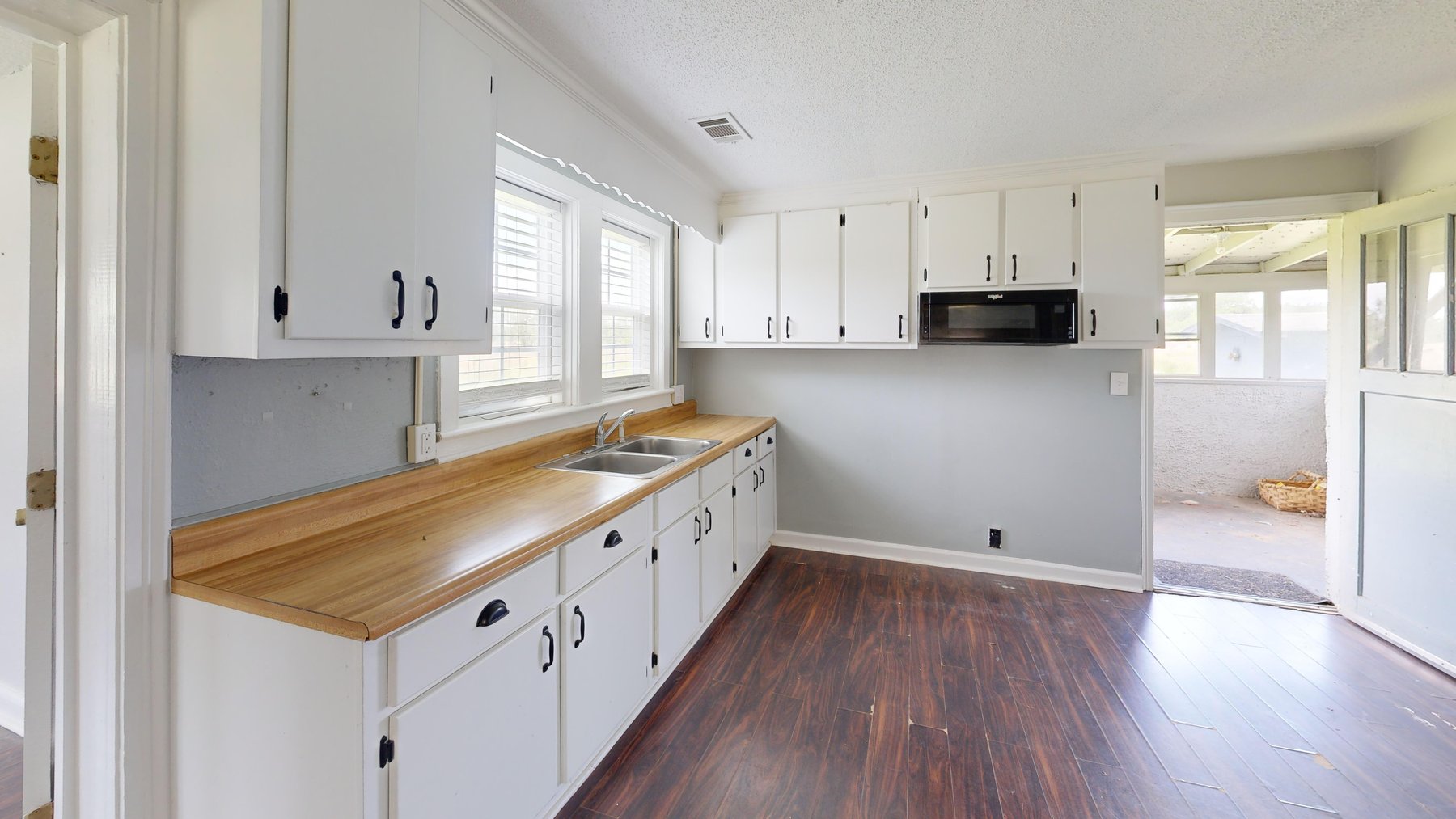 Image for *UNDER CONTRACT * 90.3 +/- Acres and Quaint Home in Tift County