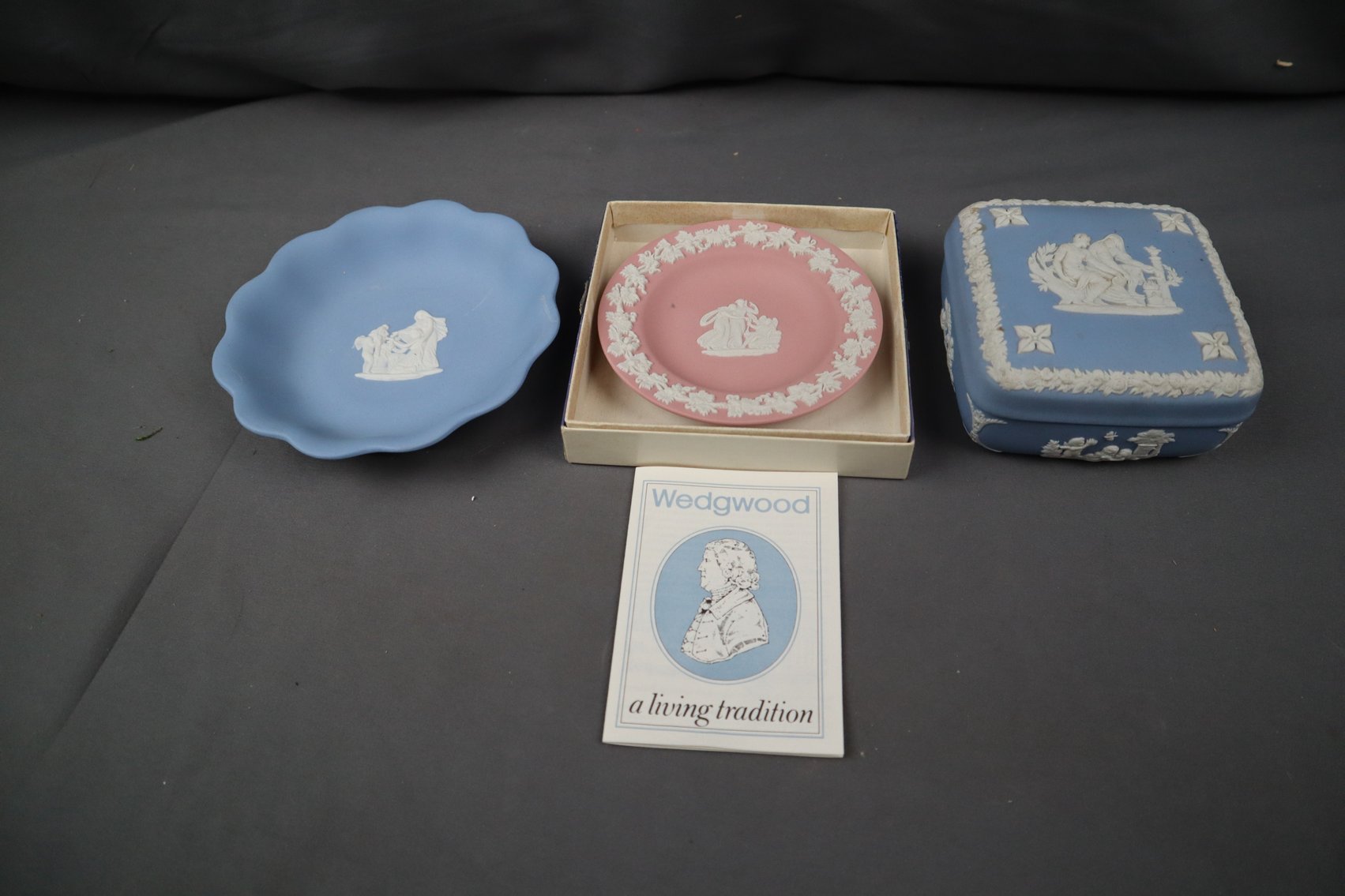 Image for October Gallery – Collectibles, Sports Memorabilia, Jewelry, Antiques, China, Furniture, and More!