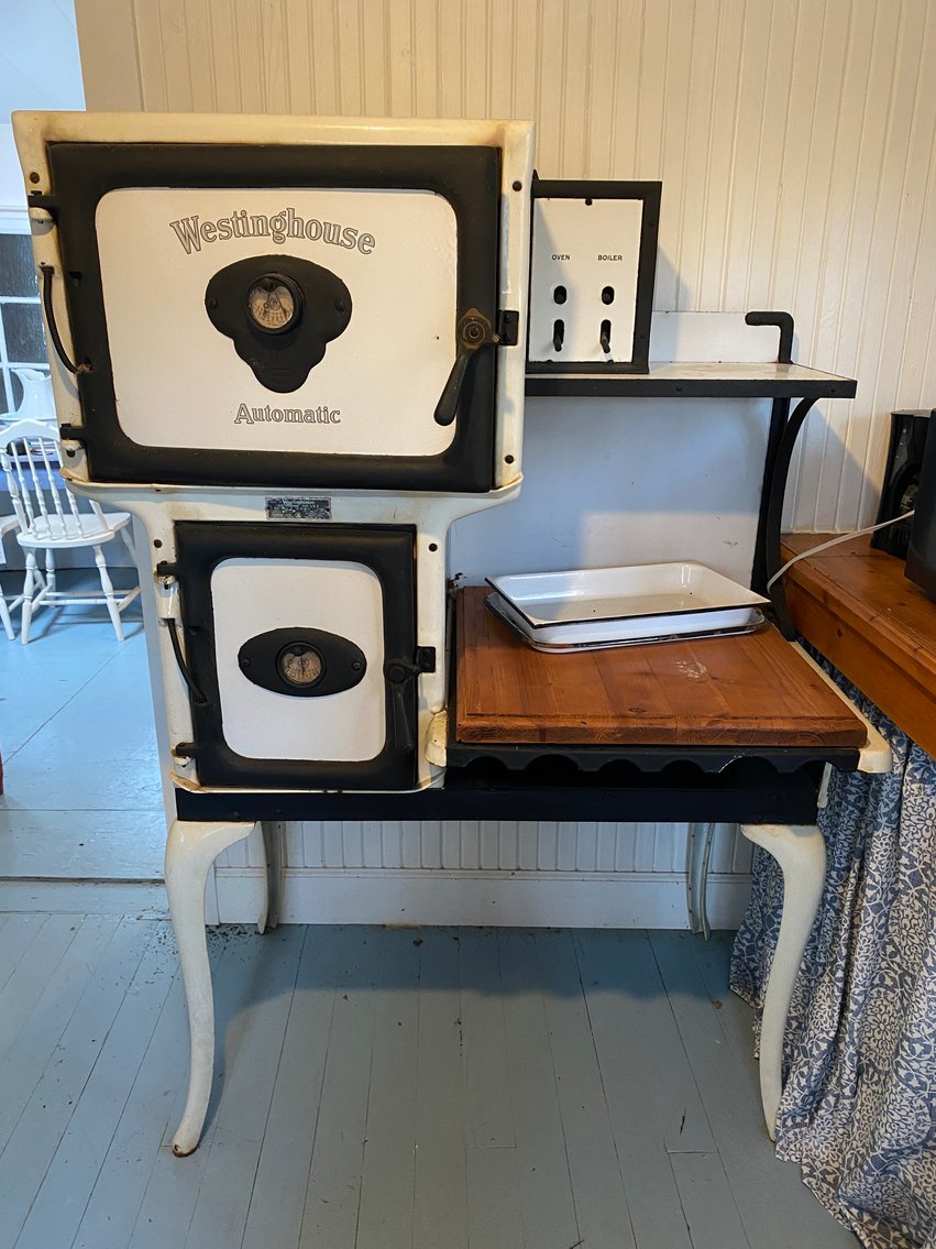 Image for The Estate of Bill and Ruth Garrison, Furniture, Home Decor, Art, Vintage Fishing and Sporting Collectibles and More!