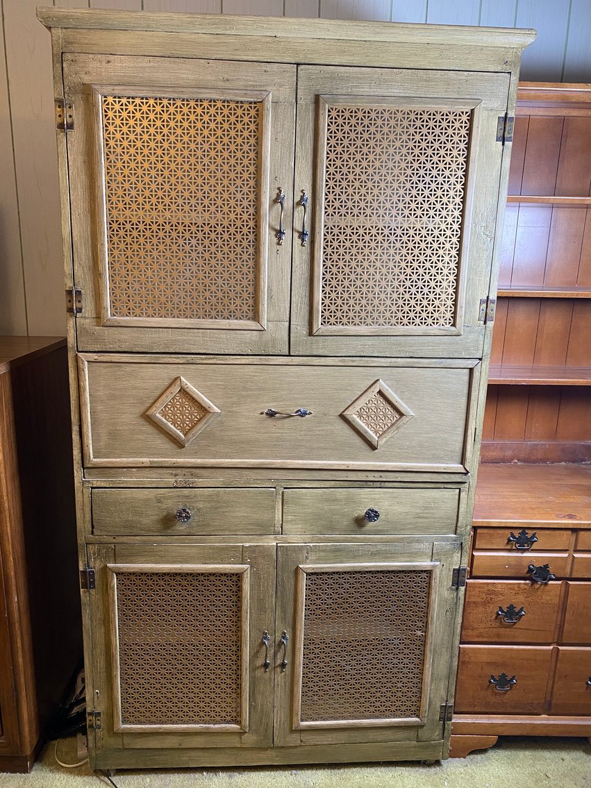 Image for Estate of Stacy and Wynette Suber Day 2 Featuring Antique Glassware, Furniture, Decor and More!