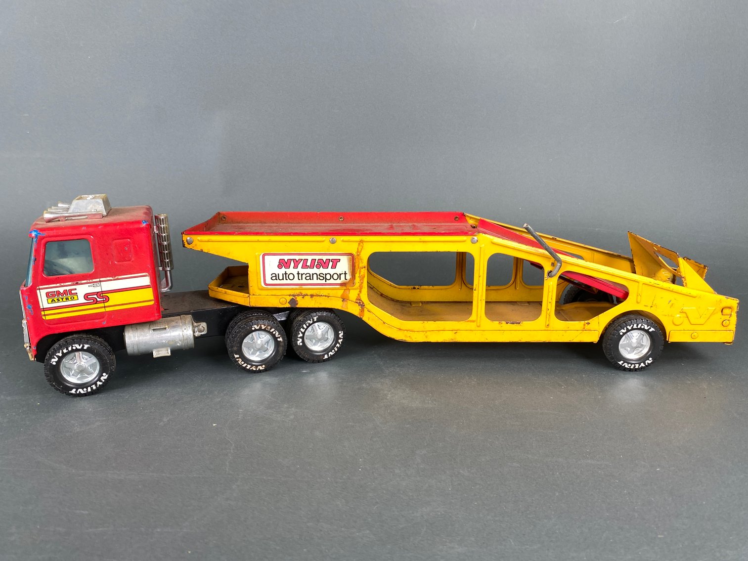 Image for December Gallery Auction featuring Vintage Collectibles, Artwork, Home Decor and More! 