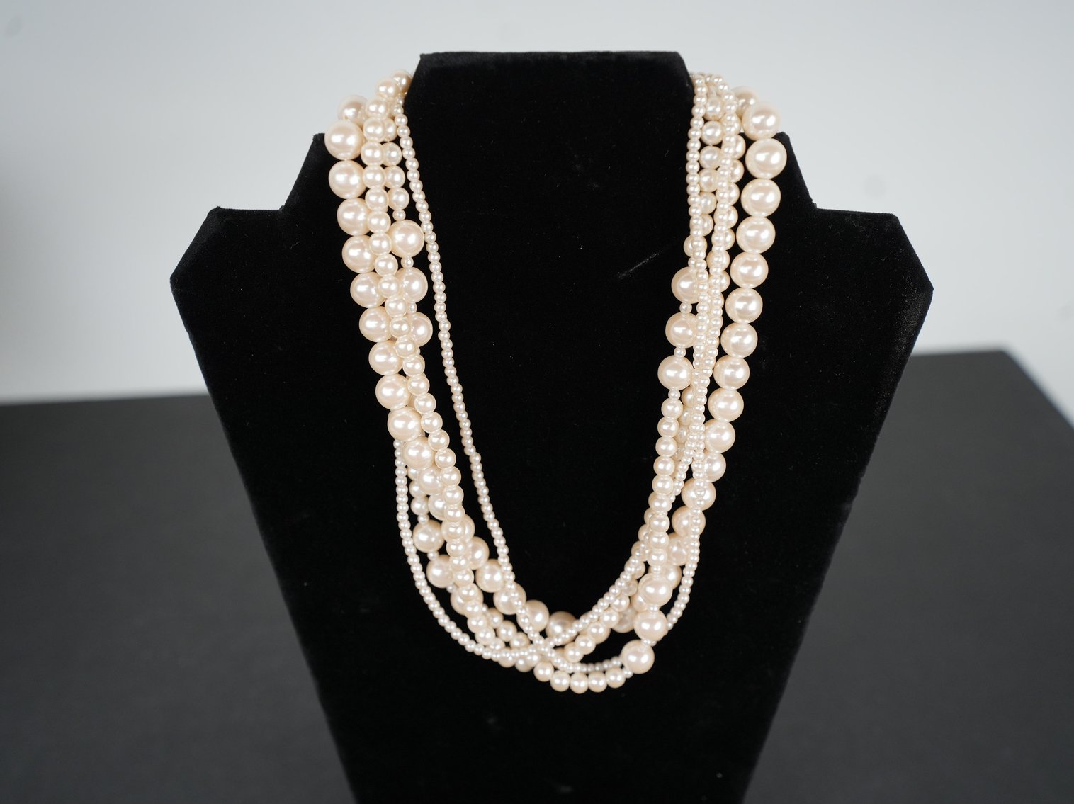 Image for Gold, Diamond and Pearl Jewelry, Artwork, Vintage Furniture, Home Decor, and More!