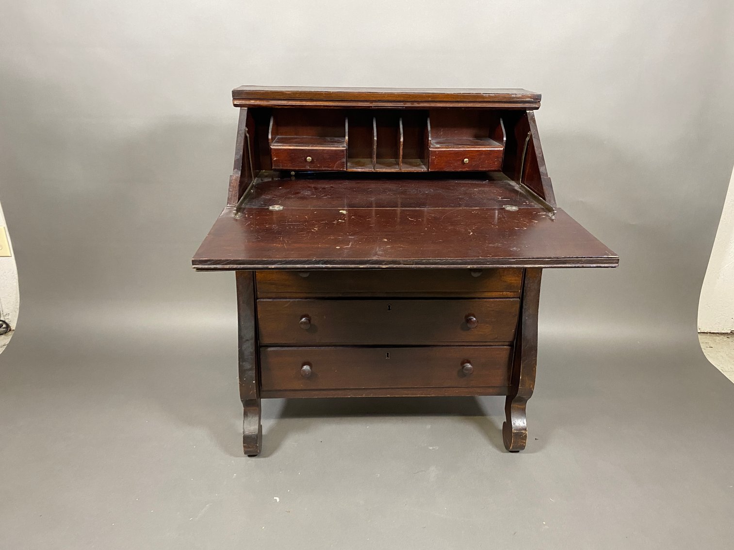 Image for Gold, Diamond and Pearl Jewelry, Artwork, Vintage Furniture, Home Decor, and More!