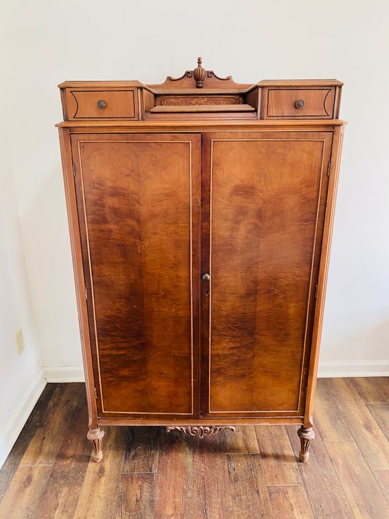 Image for July 2026 Gallery Auction Featuring Antique & Vintage Furniture, Art, Glassware, China, Jewelry & Decorative Accents