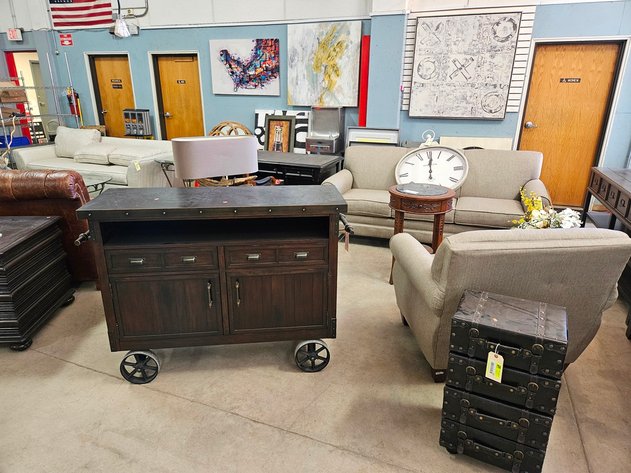 Image for Model Home Furniture/Decor & New Home Goods